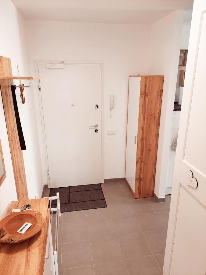 Newhome Nicole Premantura Bagian luar foto